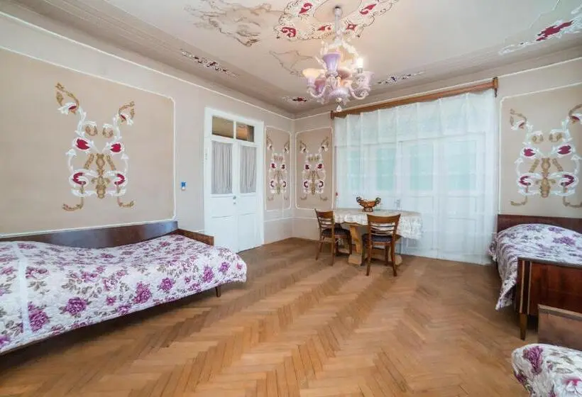 اتاق استاندارد چهار تخته, Nukri Guest House