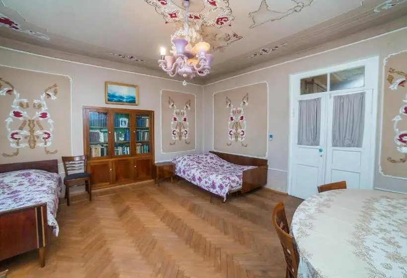 اتاق استاندارد چهار تخته, Nukri Guest House