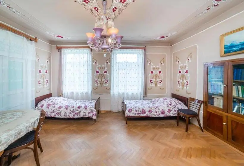 اتاق استاندارد چهار تخته, Nukri Guest House