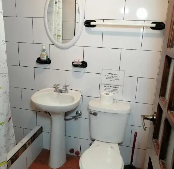 スタンダードトリプルルーム, Hostal D´mathias