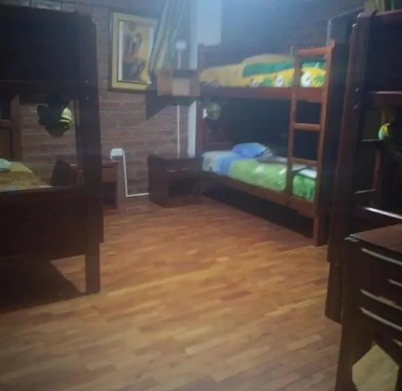 ルームシェアのワンベッド, Hostal D´mathias