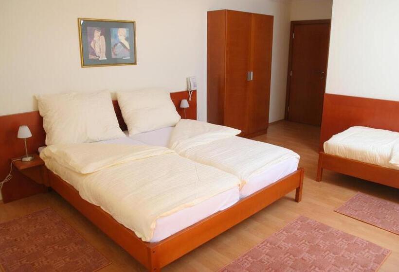 اتاق استاندارد سه نفره, Konak Požarevac