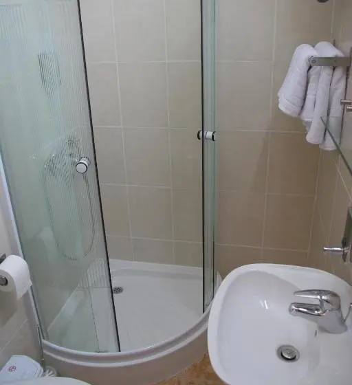 اتاق استاندارد چهار تخته, Konak Požarevac