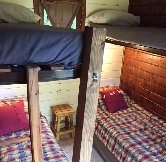 ルームシェアのワンベッド, Las Carpitas