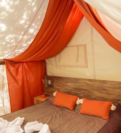Standard Tent, Las Carpitas