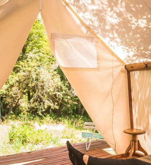 Standard Tent, Las Carpitas