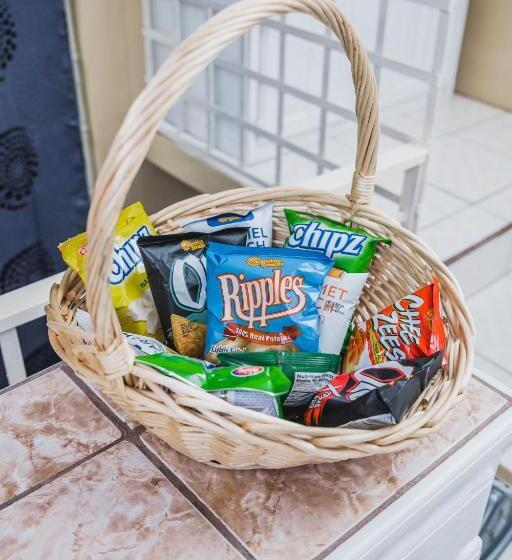 اتاق لوکس, The Valley Oasis Inn