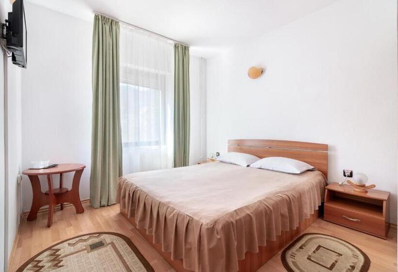 סוויטה משפחתית, Casa Din Noua