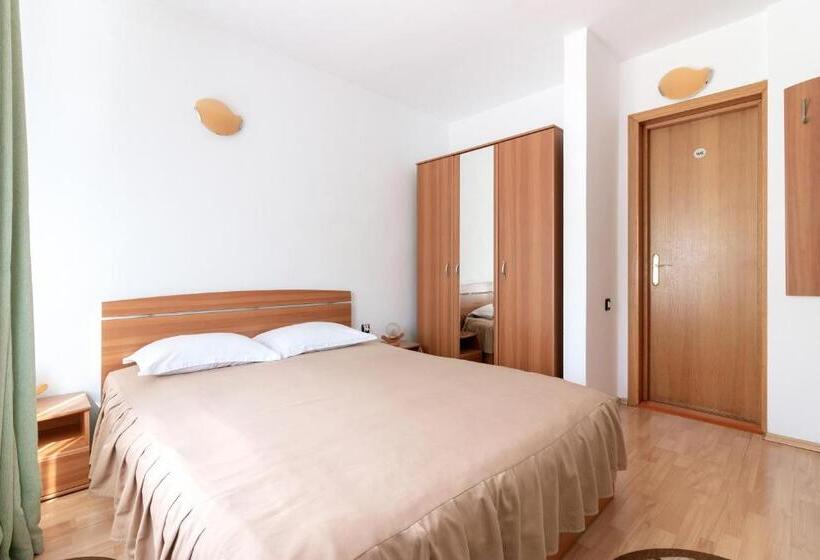 סוויטה משפחתית, Casa Din Noua