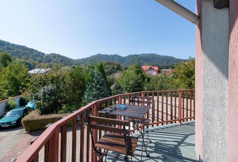 סוויטה משפחתית, Casa Din Noua