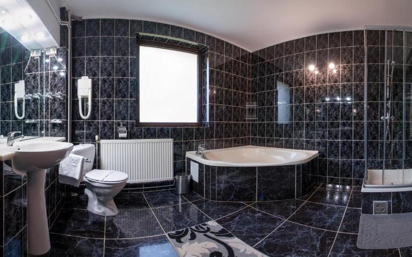 סוויטה משפחתית, Casa Din Noua