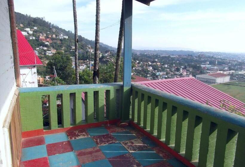 Standard Triple Room with Terrace, Three Palms Fianar