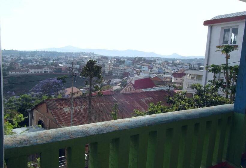 Standard Triple Room with Terrace, Three Palms Fianar