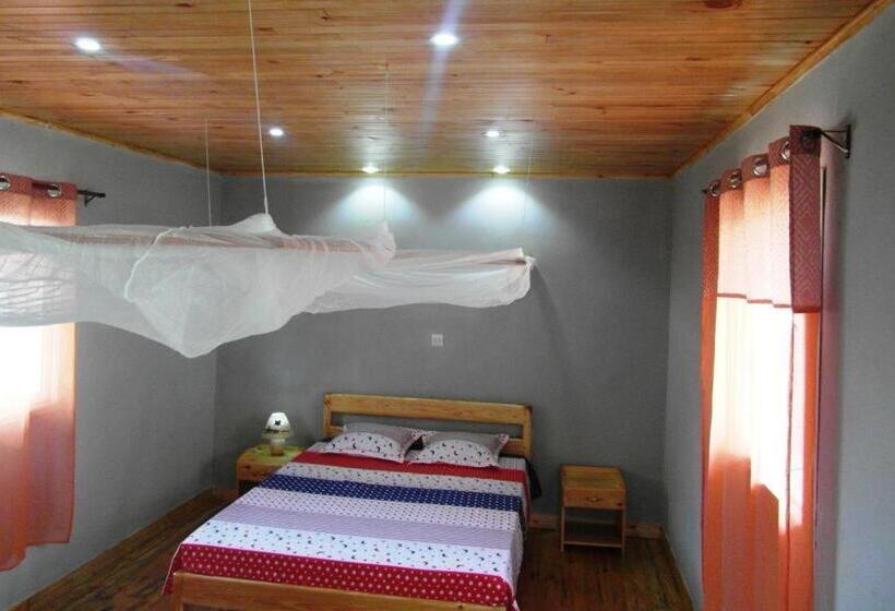 اتاق استاندارد چهار تخته, Three Palms Fianar