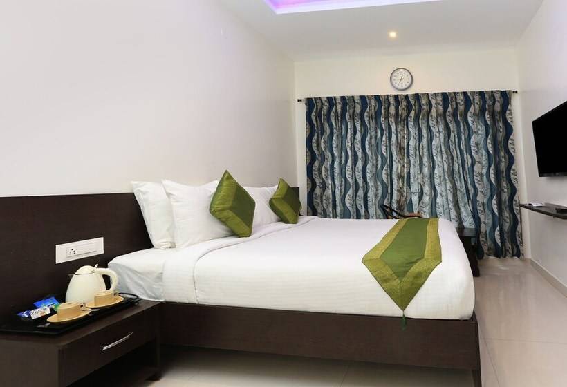 חדר דלוקס, Treebo Light House, 900 Mtrs From Botanical Garden