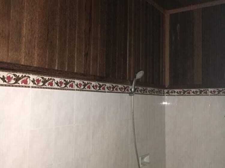 غرفة قياسية, Linda Beach