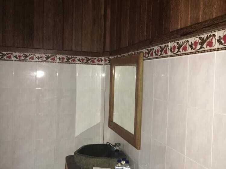 غرفة قياسية, Linda Beach