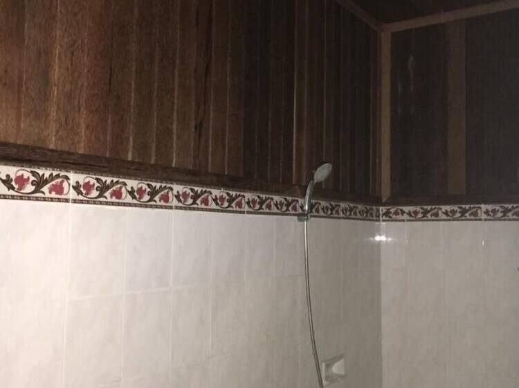 غرفة قياسية, Linda Beach