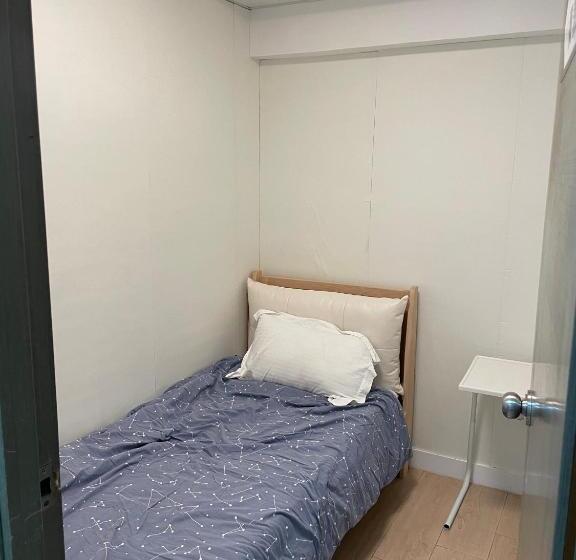 اتاق استاندارد یک نفره, Majestic 7 Guesthouse