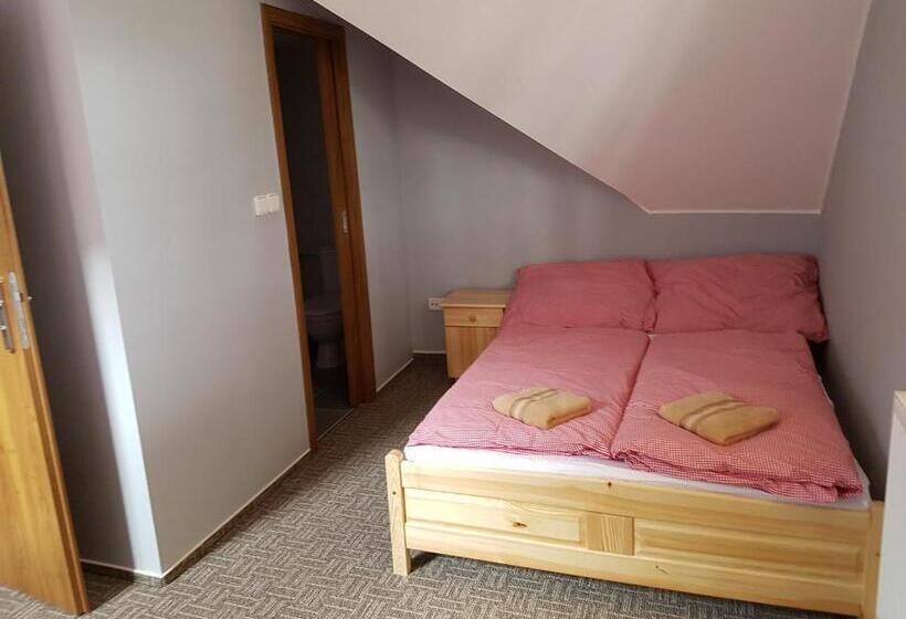 4인용 스탠다드 룸, Restaurace & Penzion U Tří Jasanů