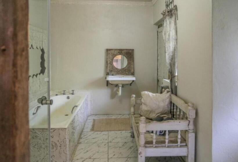 디럭스 룸, The Green Acorn Guest House