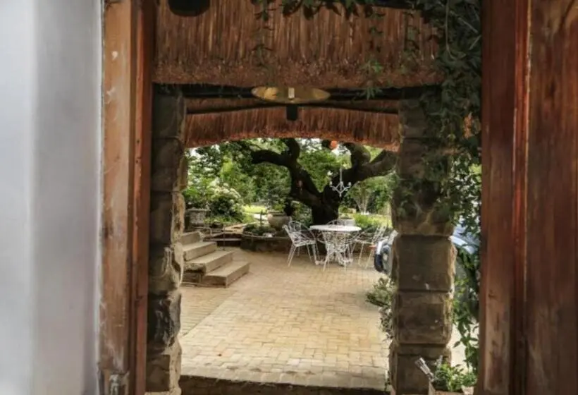 スタンダードバンガロー, The Green Acorn Guest House
