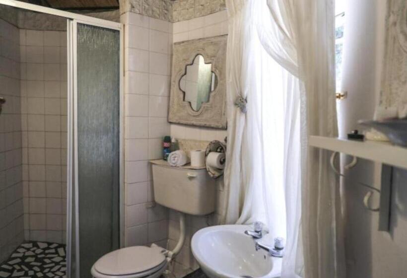 스탠다드 방갈로, The Green Acorn Guest House