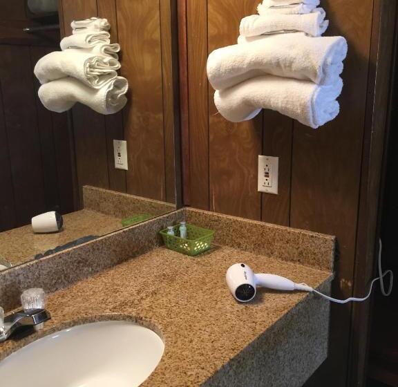 חדר סטנדרט נוף לבריכה, Hill Country Inn