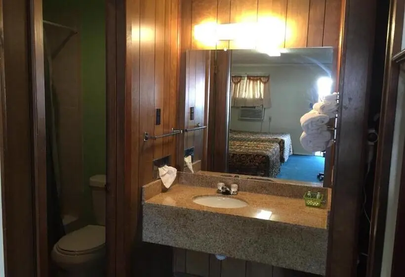 プールビュースタンダードルーム, Hill Country Inn
