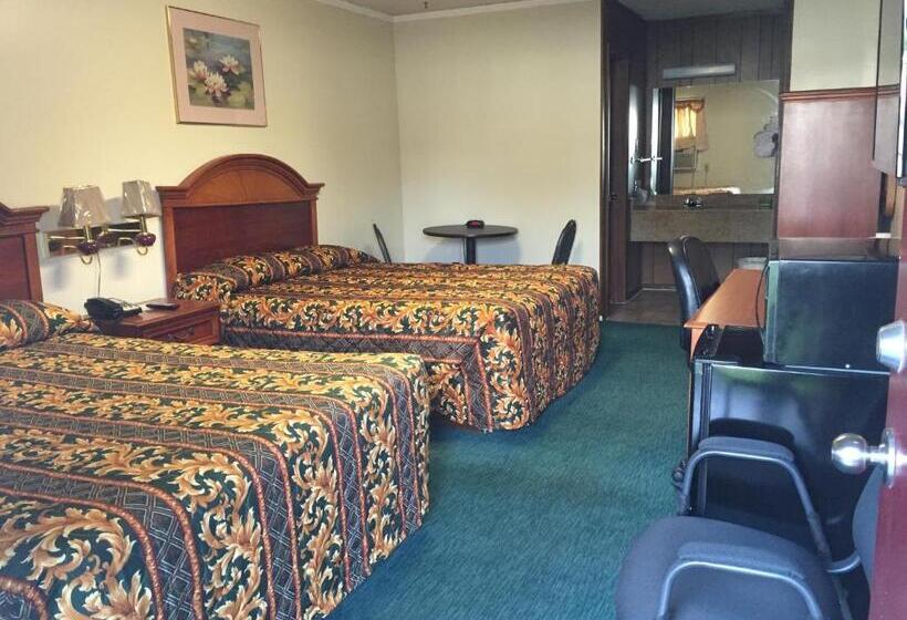 חדר סטנדרט נוף לבריכה, Hill Country Inn