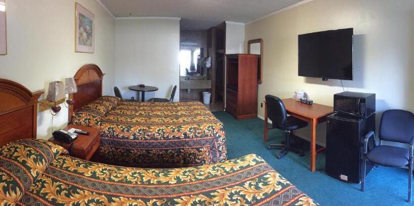 חדר סטנדרט נוף לבריכה, Hill Country Inn