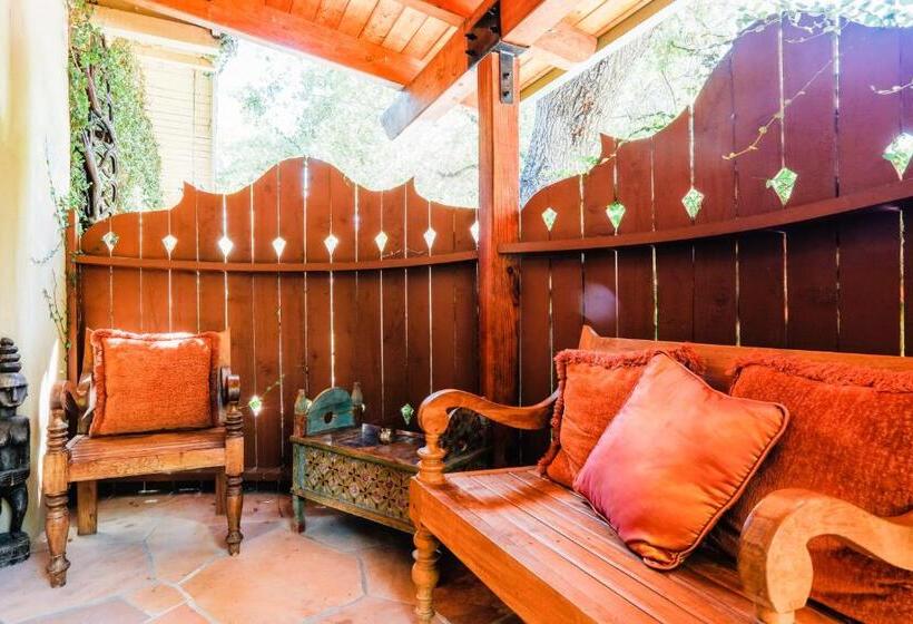 غرفة قياسية سرير كينج, The Emerald Iguana Inn