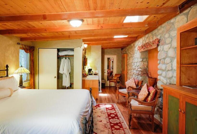 غرفة قياسية سرير كينج, The Emerald Iguana Inn