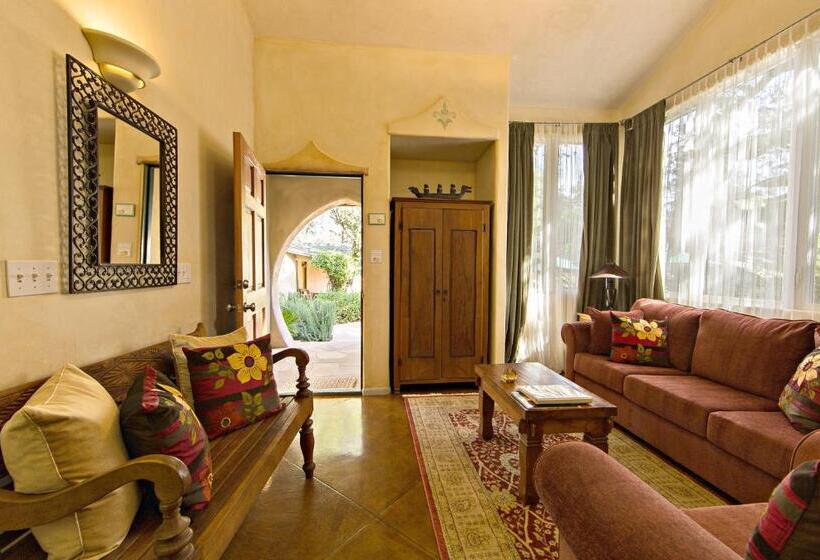 جناح سرير كينج, The Emerald Iguana Inn