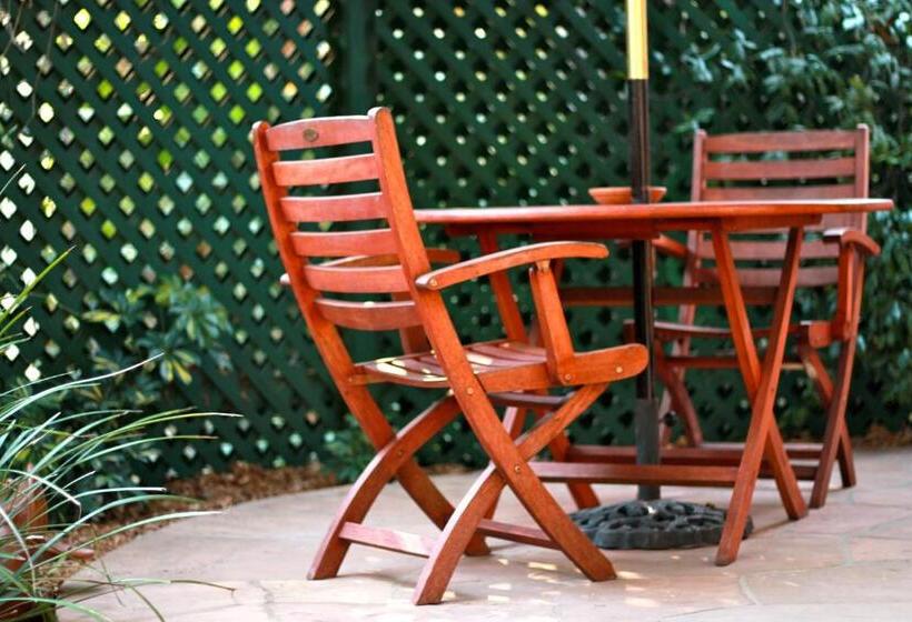 غرفة قياسية سرير كينج, The Emerald Iguana Inn