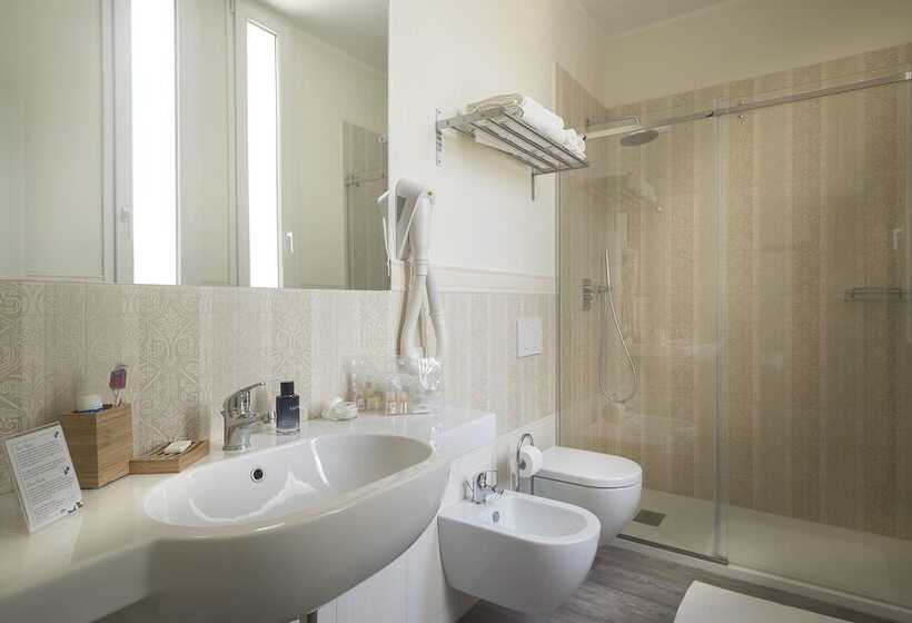 חדר סופריור לשלושה, Lido