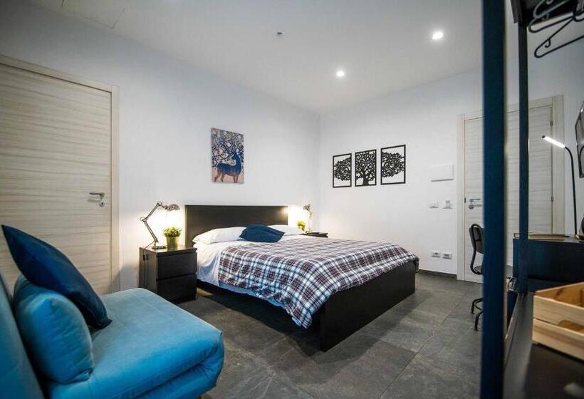 اتاق راحتی سه تخته, Quattro Briganti