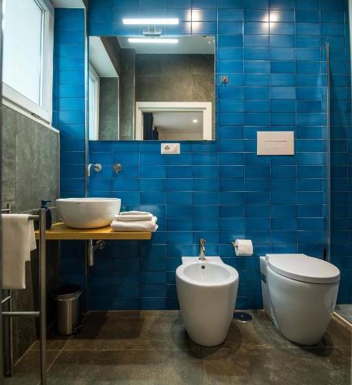 اتاق راحتی سه تخته, Quattro Briganti