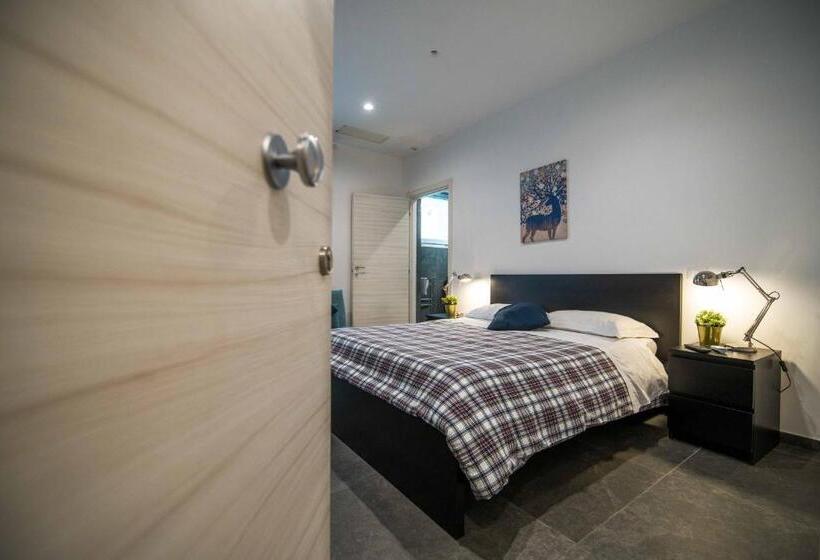 اتاق راحتی سه تخته, Quattro Briganti