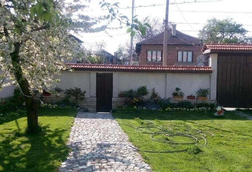 Дом 3 Спальни, Bobekova Kashta