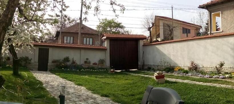 منزل 3 غرف نوم, Bobekova Kashta