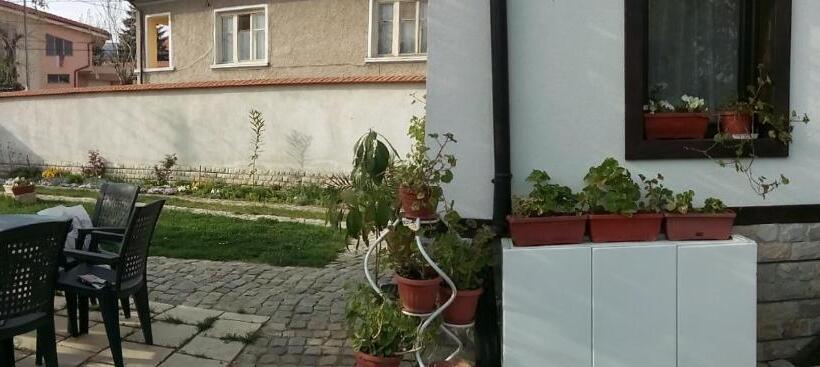 منزل 3 غرف نوم, Bobekova Kashta