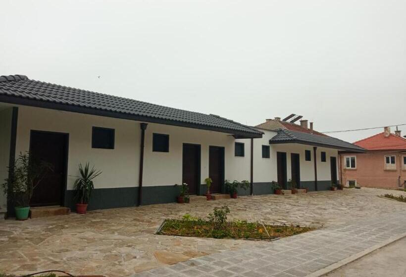 غرفة قياسية ثلاثية مزودة بتراس, Bobekova Kashta