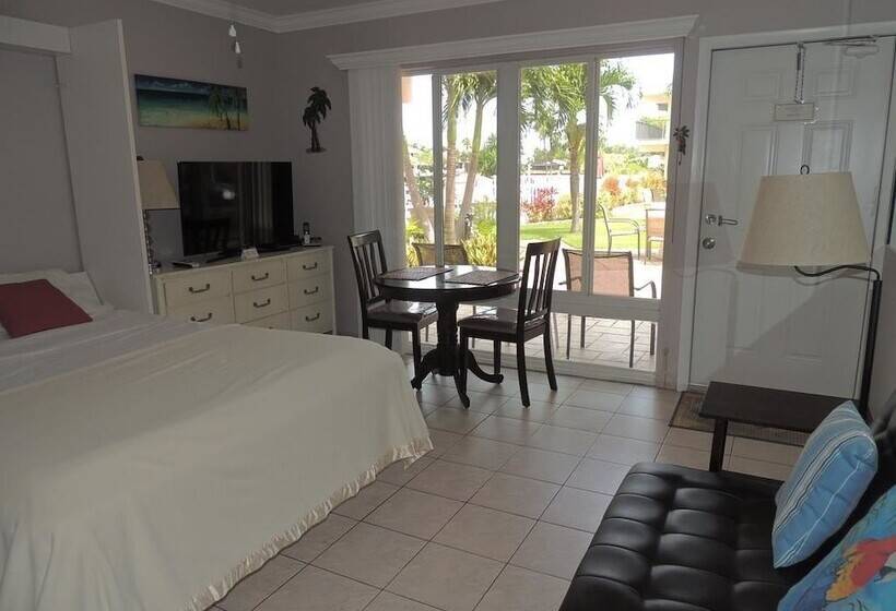 Студио Стандарт с Видом, Aqua Mar Condos