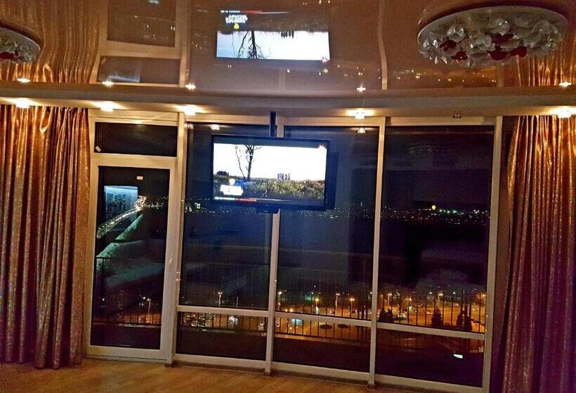 سوئیت با تخت بزرگ, Best Apartments In Most City, River View