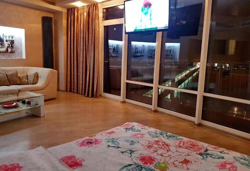 سوئیت با تخت بزرگ, Best Apartments In Most City, River View