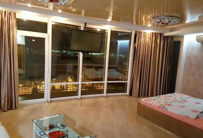 سوئیت با تخت بزرگ, Best Apartments In Most City, River View