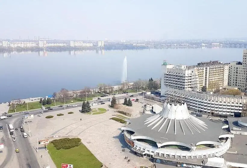 سوئیت با تخت بزرگ, Best Apartments In Most City, River View