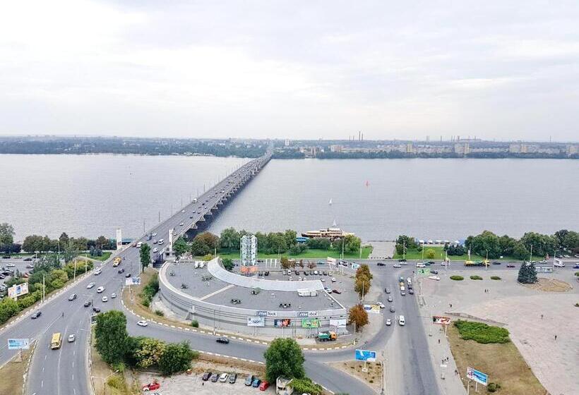 سوئیت با تخت بزرگ, Best Apartments In Most City, River View