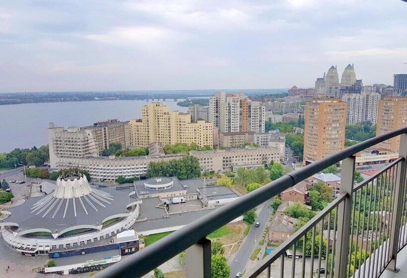 سوئیت با تخت بزرگ, Best Apartments In Most City, River View